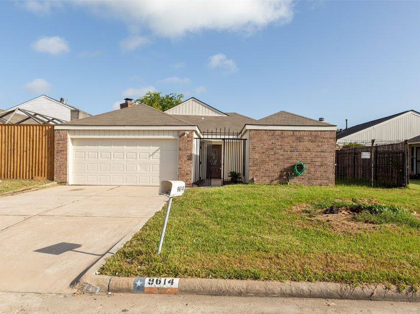 9614 Langdon Lane, Houston TX 77036