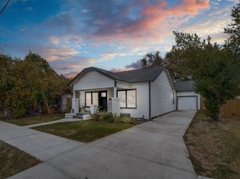 211 E 31st 1/2 Street