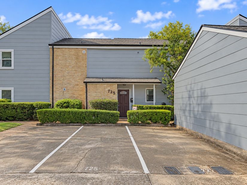 725 Worthshire Street, Houston TX 77008
