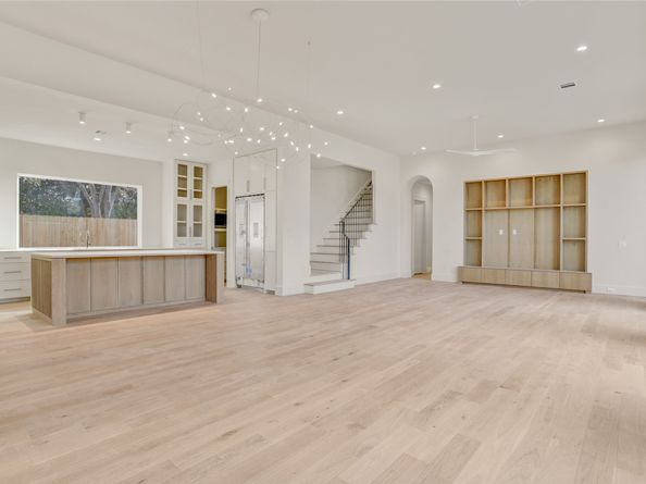 1619 Woodvine Drive, Houston TX 77055