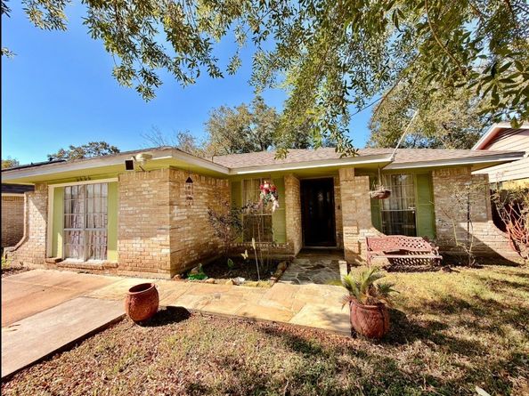 6406 Tall Willow Drive, Houston TX 77088