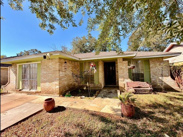 6406 Tall Willow Drive, Houston TX 77088