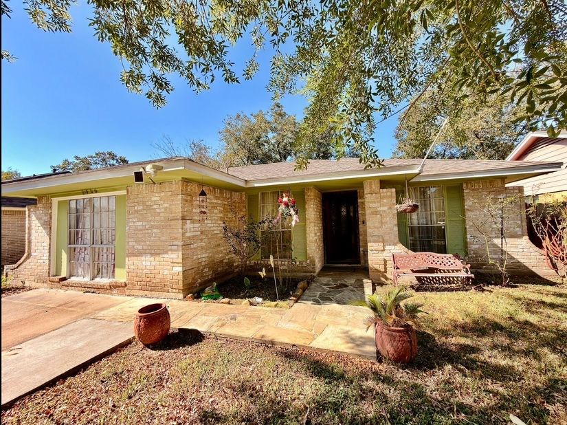 6406 Tall Willow Drive, Houston TX 77088