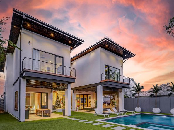 1025 Wakefield Drive, Houston TX 77018