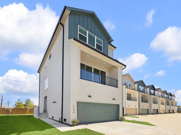 5632 Camino Encantado Drive, Houston TX 77091