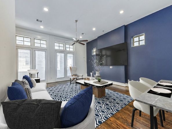 2715 Cohn Garden, Houston TX 77007