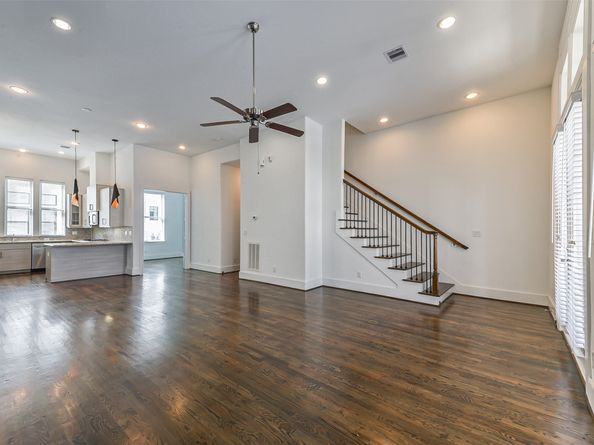 2715 Cohn Garden, Houston TX 77007