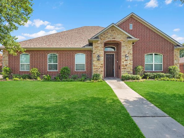 2329 Willowby Drive, Houston TX 77008