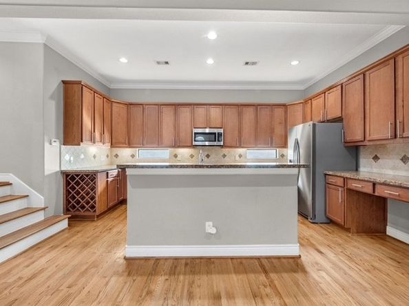 2505 dallas, Houston TX 77003