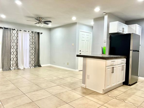 2750 Holly Hall Street 605, Houston TX 77054