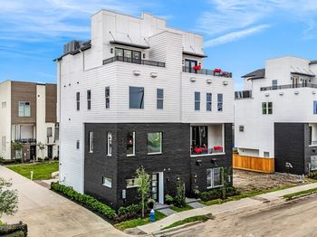 3 N St Charles St F Street