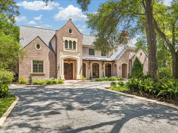 802 Country Lane