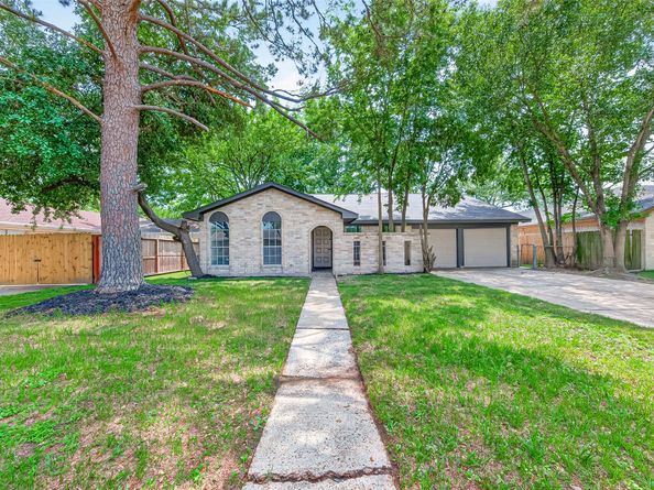 338 Coach Lamp Lane, Houston TX 77060