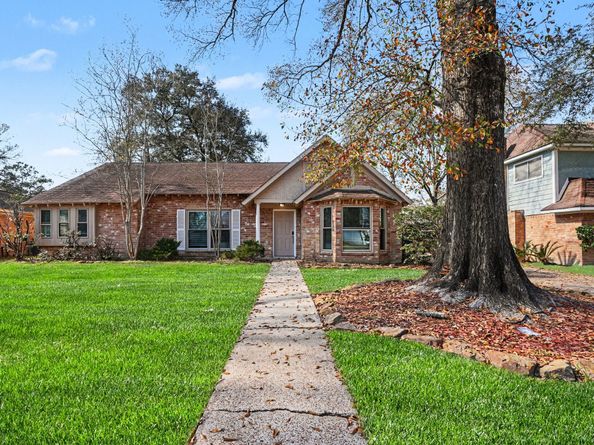 2067 SE Shadow Rock Drive, Houston TX 77339