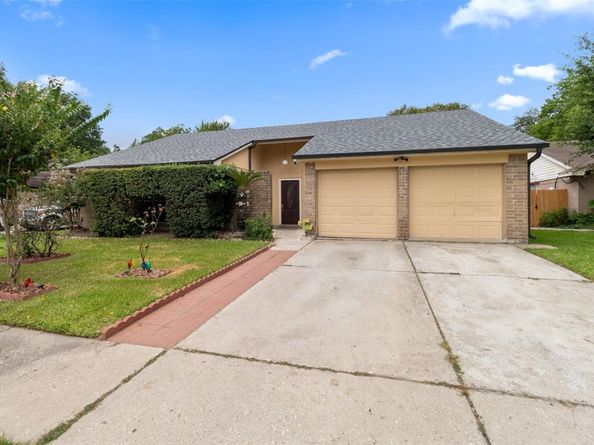 2743 Flintrock Circle, Houston TX 77067