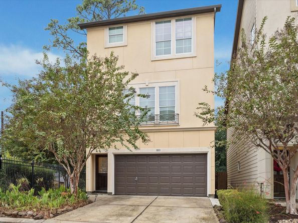 888 Fisher Street, Houston TX 77018