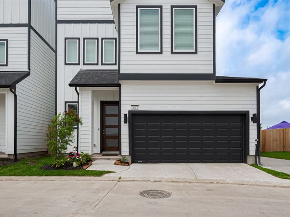 1615 Regents Gate Road, Houston TX 77055