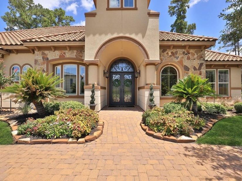 58 Shadow Creek Ridge Drive, Spring TX 77389