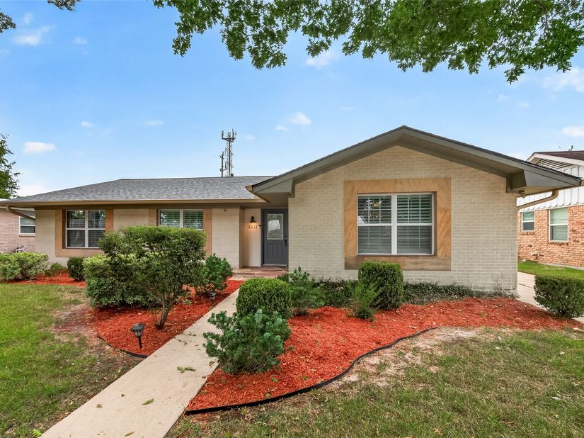 5511 Lymbar Drive, Houston TX 77096
