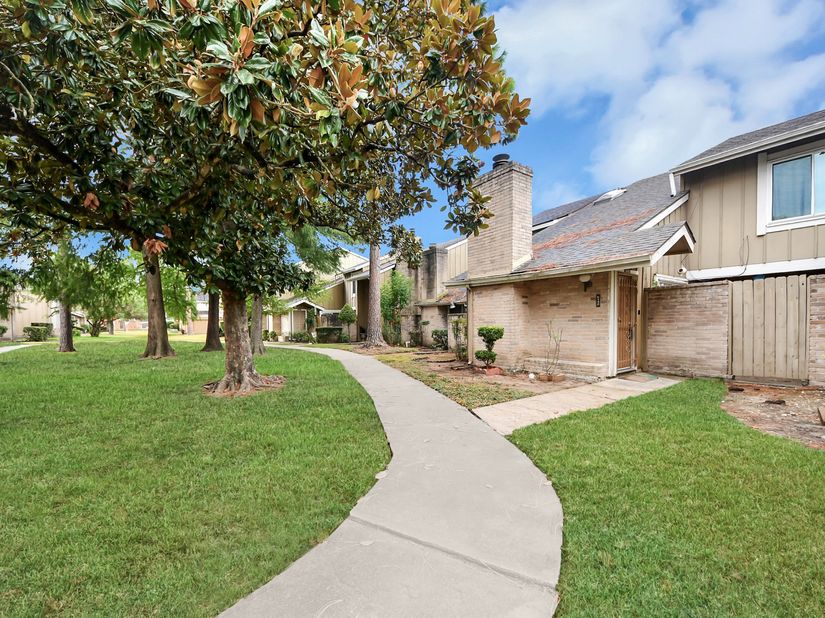 6142 W Airport Boulevard 15, Houston TX 77035