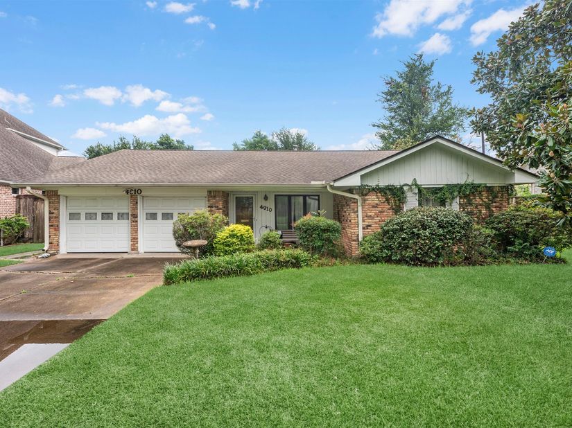 4910 Yarwell Drive, Houston TX 77096