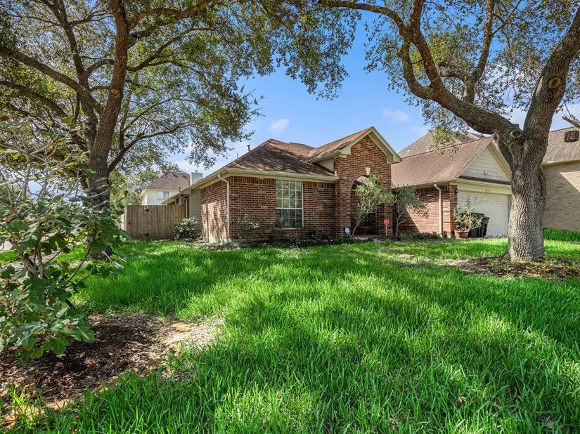 4303 Alysheba, Friendswood TX 77546