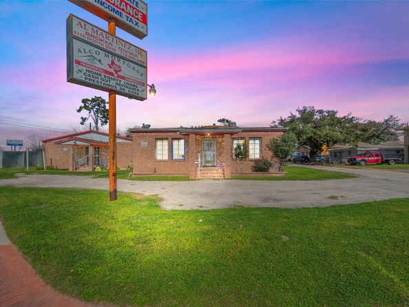 4110 N Main Street, Houston TX 77009