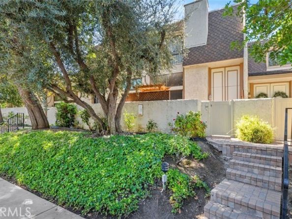 6225 Shoup Avenue 109, Woodland Hills (los Angeles) CA 91367