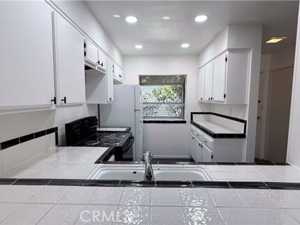 25391 Pine Creek Lane, Wilmington (los Angeles) CA 90744