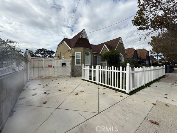 1555 McDonald Avenue, Wilmington (los Angeles) CA 90744