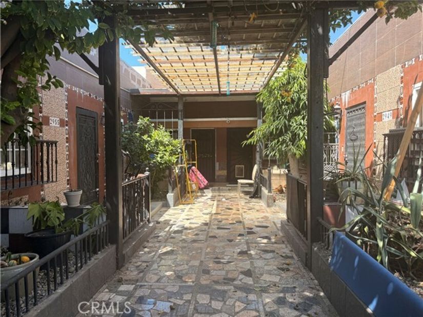2949 S Harcourt, Los Angeles CA 90016