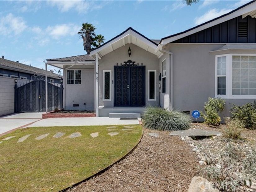 6127 Denny, North Hollywood (los Angeles) CA 91606