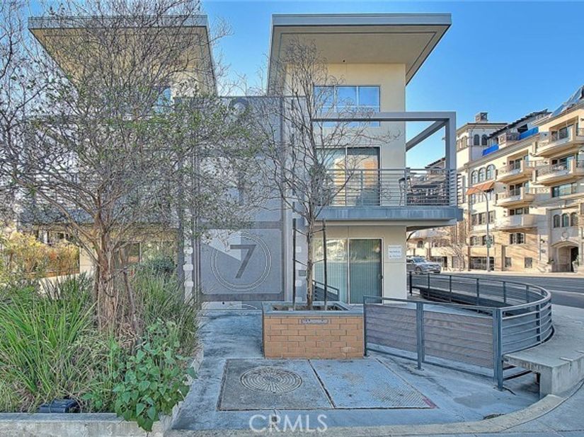 217 S Marengo, Pasadena CA 91101