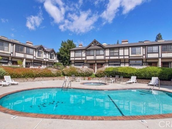 20737 Roscoe Boulevard 301, Winnetka (los Angeles) CA 91306