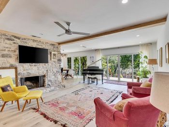 2419 Trail Of The Madrones