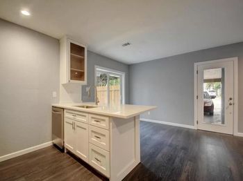 4702 Duval ST