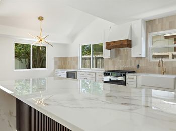 1111 Spearson LN