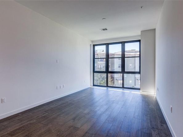 800 Embassy DR 233, Austin TX 78702