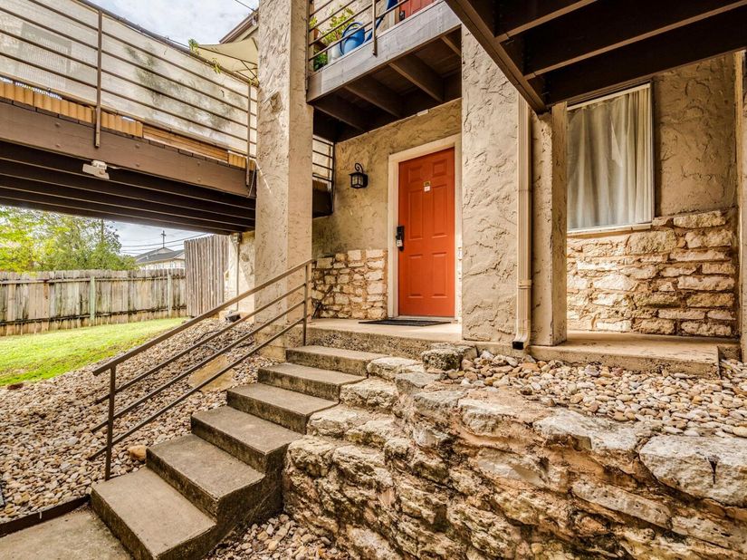 6810 Deatonhill DR 109, Austin TX 78745