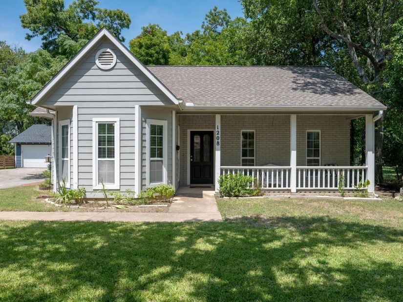 1208 S Church ST, Georgetown TX 78626