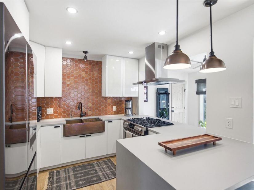 5600 Ledesma RD, Austin TX 78721