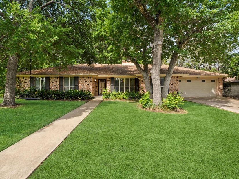 301 Tallwood DR, Georgetown TX 78628