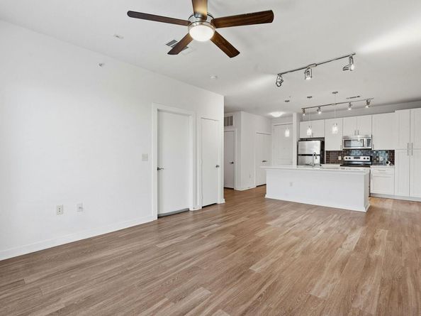 1900 Barton Springs RD 4016, Austin TX 78704