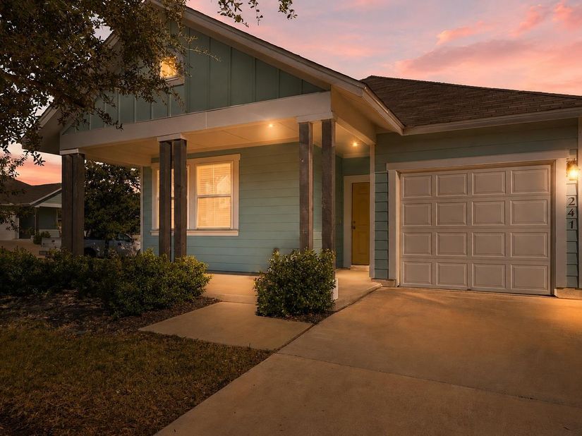 241 E Broade ST, Leander TX 78641