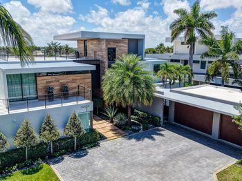 1529 Middle River Drive