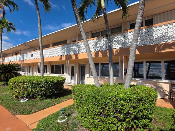 1030 SW 11th St 5m, Hallandale Beach FL 33009