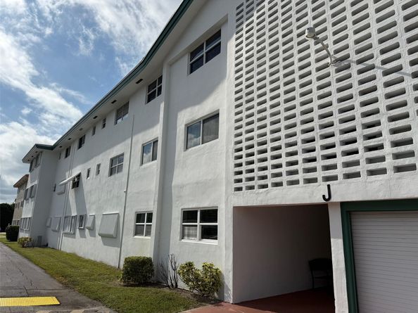 5300 Washington St 118, Hollywood FL 33021