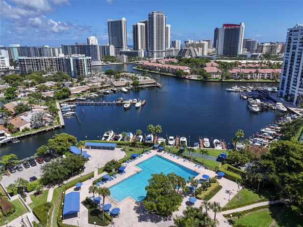 2500 Parkview Dr 1710, Hallandale Beach FL 33009