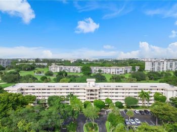 3900 Oaks Clubhouse Dr