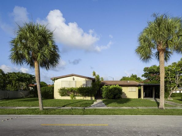 18140 S Glades Dr, North Miami Beach FL 33162